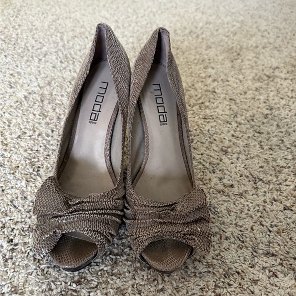 Moda Spana Women's Peep Toe Heels Dark Grey Snakeskin Print Half Bow 8M - Picture 3 of 6